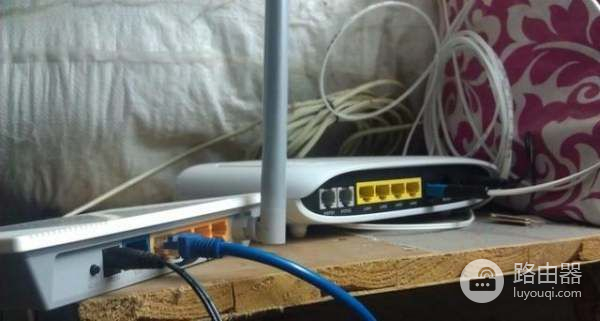 一根网线连接两个路由器怎么连接
