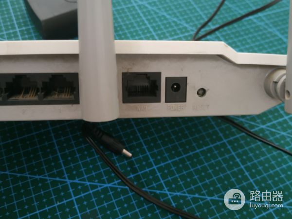 路由器上面光信号闪红灯怎么解决